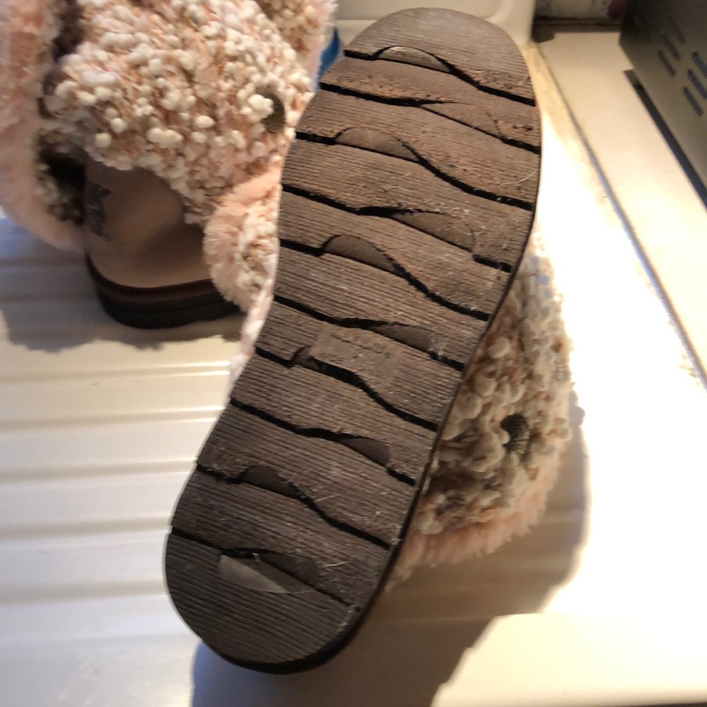 Muk luks rose gold cozy boot